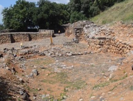 עדן ועודד מציגים: מסע ישראלי לחורבת מדרס