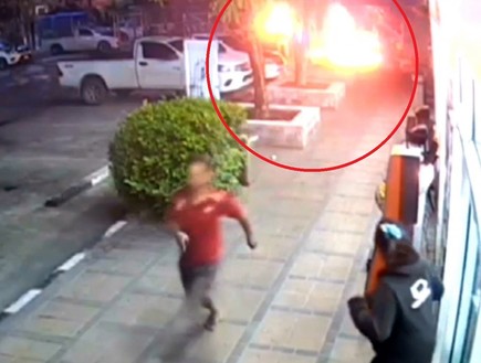 ראה את אשתו לשעבר שוכבת עם גבר אחר - וזרק עליהם בקבוק תבערה