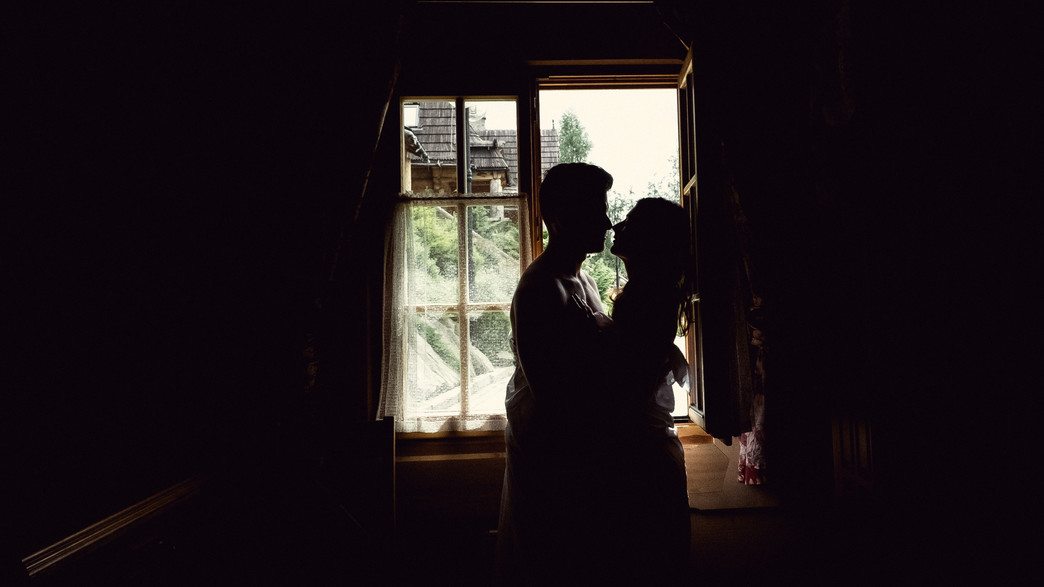 זוג בחלון (צילום: shutterstock | Kseniya Ivanova)