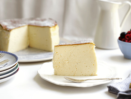עוגת גבינה אפויה נדירה (צילום: רויטל פדרבוש, מטבח לייט )