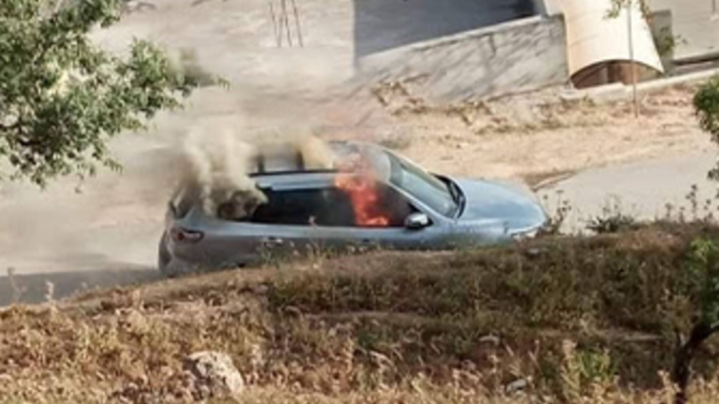 הפלסטינים הציתו את הרכב שממנו בוצע הפיגוע אתמול הפלסטינים הציתו את הרכב שממנו בוצע הפיגוע אתמול