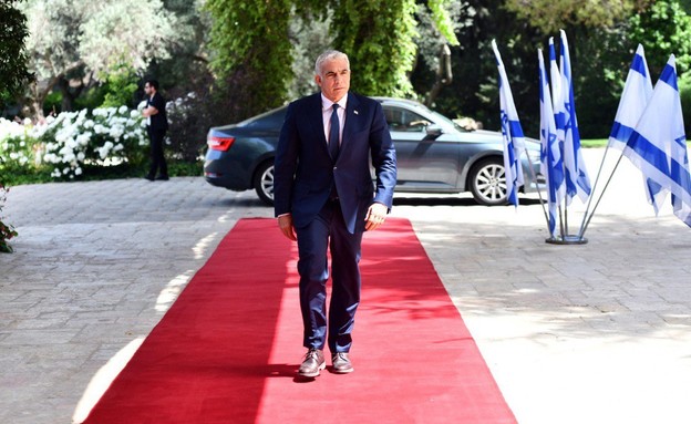 Yair Lapid at the President's House (Photo: Haim Tzach, p