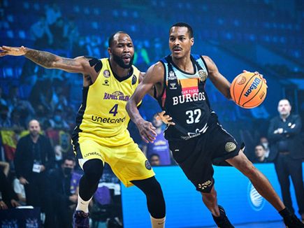 רנפרו וחבריו היו משוכה גבוה מדי (FIBA)