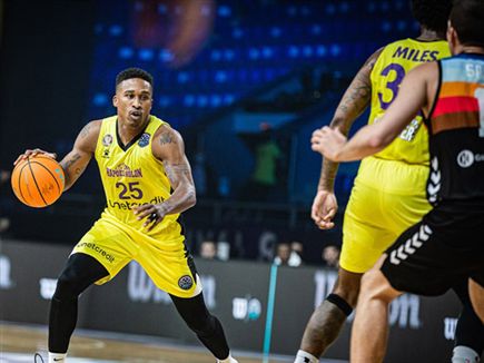 מגי נפצע בסיום (FIBA)