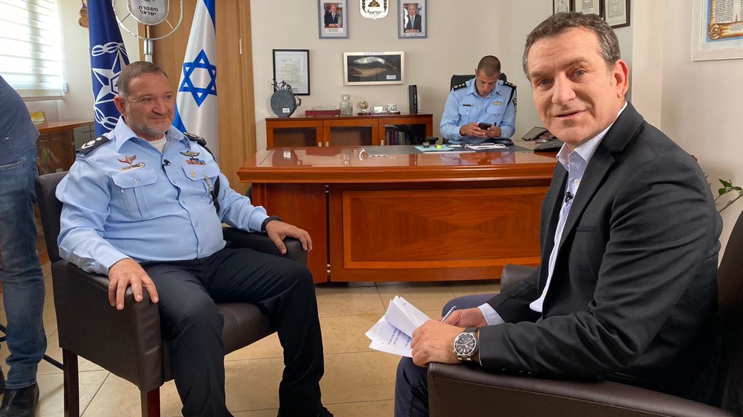 דני קושמרו עם המפכ"ל קובי שבתאי דני קושמרו עם המפכ"ל קובי שבתאי