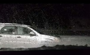 הרכב שנתקע בשלג (צילום: אור בן זריהן)