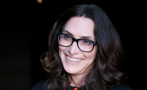 מלכת השטיחים האדומים: אליזבת סטיוארט בראיון (צילום: מתוך 