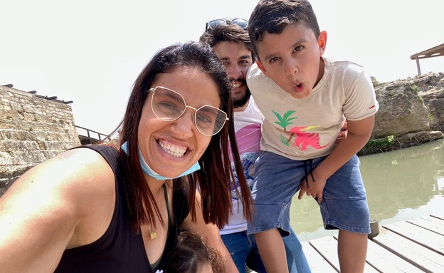 חן ברזילאי ומשפחתה (צילום: איתי דגן )
