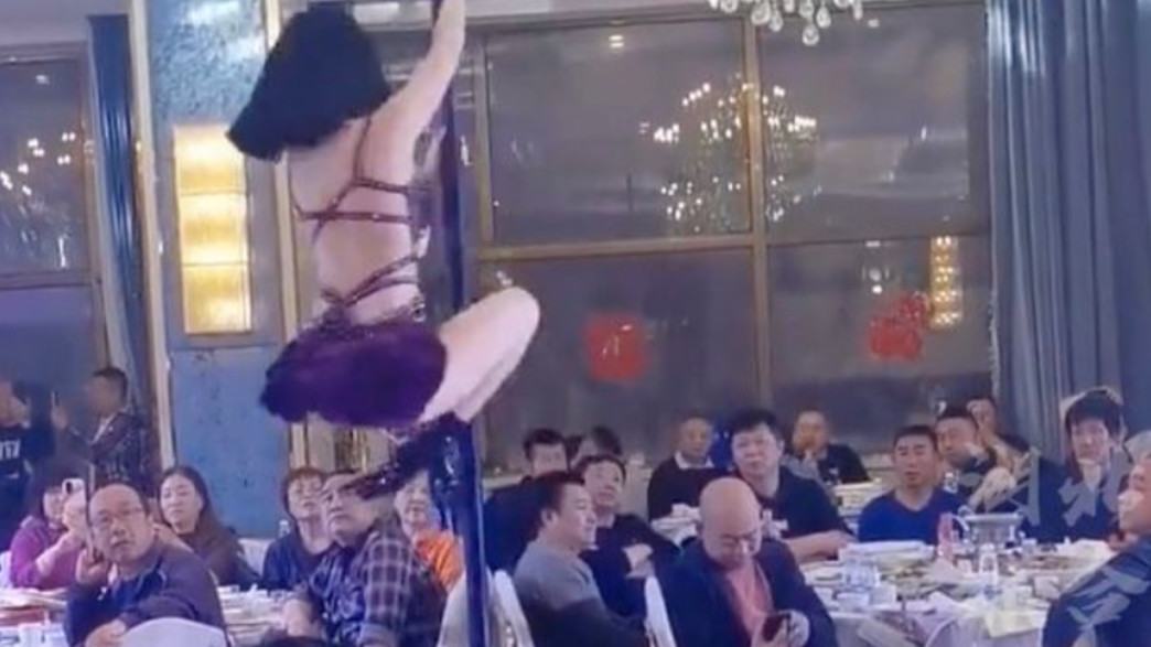 חשפנית בחתונה