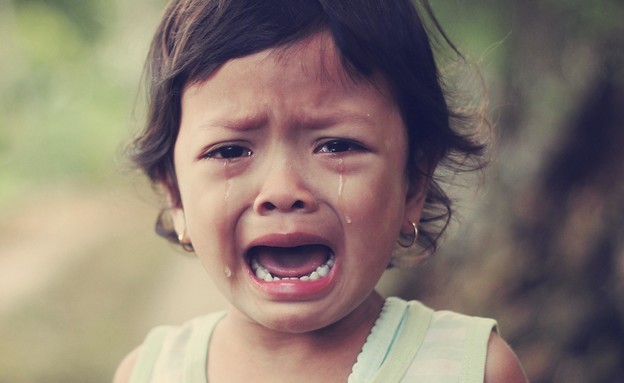 פעוטה בוכה (צילום: Arwan Sutanto UNSPLASH)