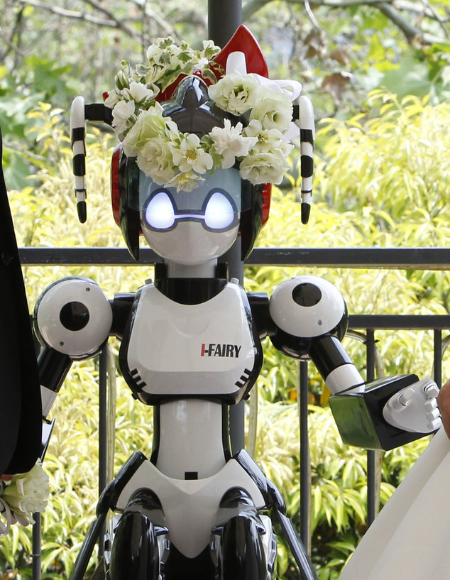 רובוטית בחתונה  (צילום: רויטרס)