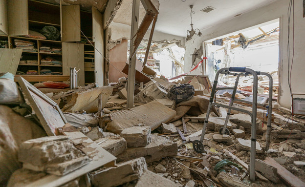 נזק לבית בעיר אשקלון שנפגע מרקטה (צילום: אדי ישראל, פלאש/90 )