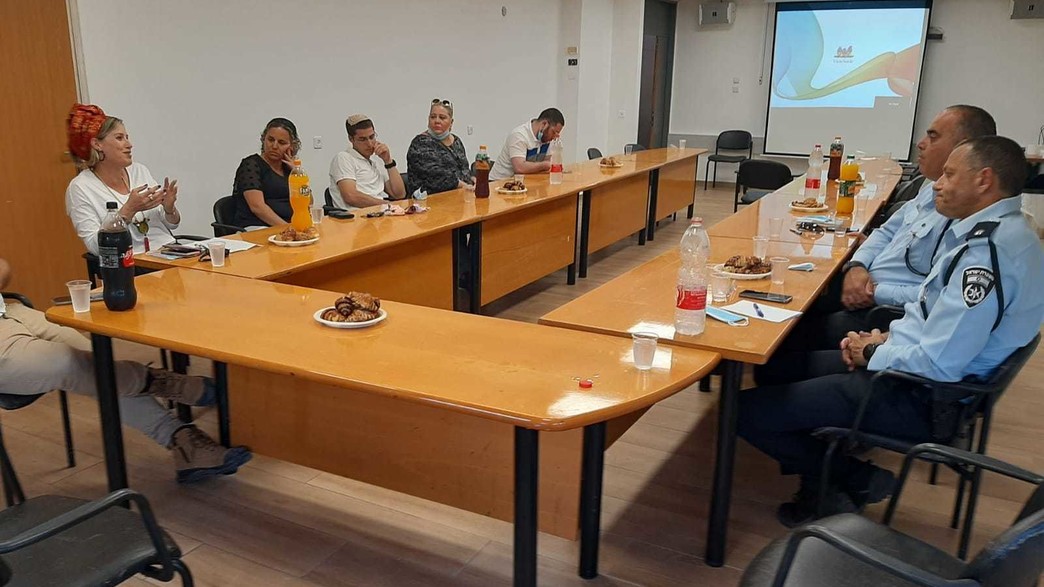 תושבי לוד בפגישה עם המשטרה: "המשטרה התעלמה - והענישה" תושבי לוד בפגישה עם המשטרה: "המשטרה התעלמה - והענישה"