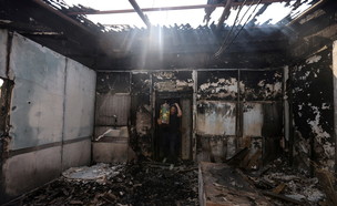 בית כנסת שרוף בלוד (צילום: רויטרס)