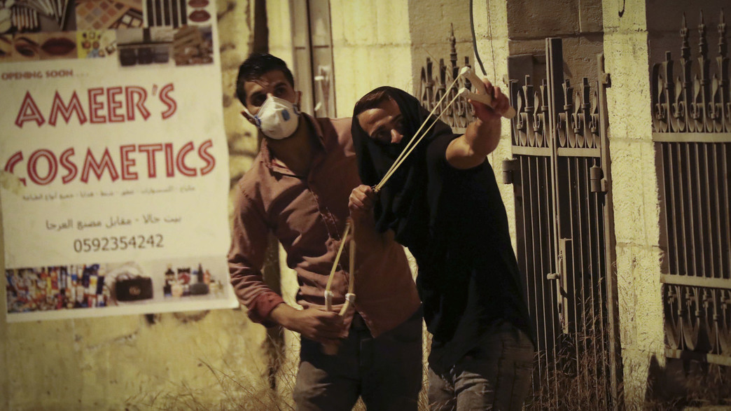 פלסטינים מתעמתים עם חיילי צה"ל בבית לחם