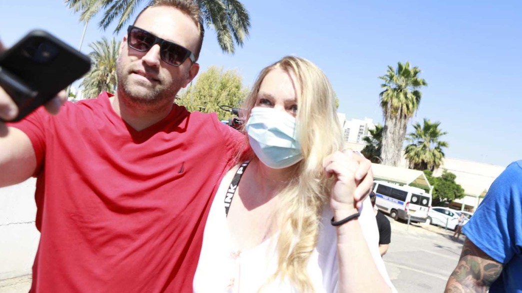 ציפי רפאלי יוצאת מהכלא ציפי רפאלי יוצאת מהכלא