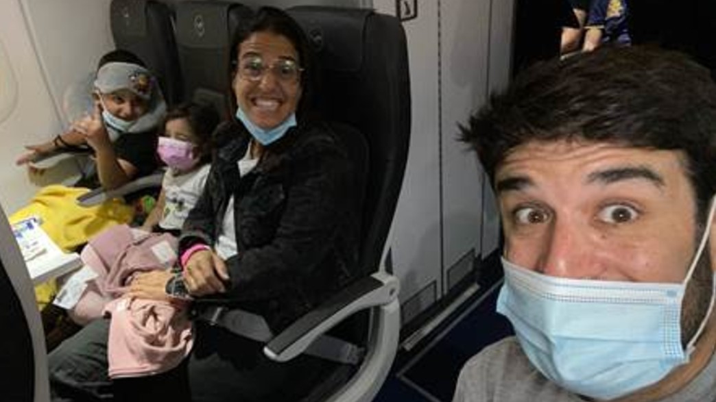 משפחת ברזילאי במטוס (צילום: פרטי)