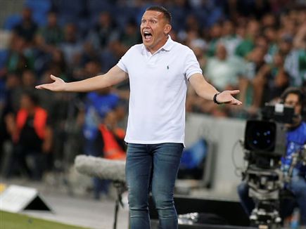 ברק בכר. ניצחון אחד והוא ירשום אליפות רביעית כמאמן (אלן שיבר)