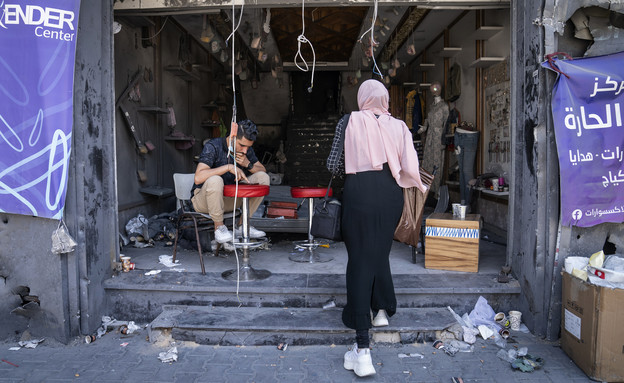 חנות בעזה שנהרסה בהפצצות של ישראל במהלך מבצע שומר החומות (צילום: John Minchillo, ap)