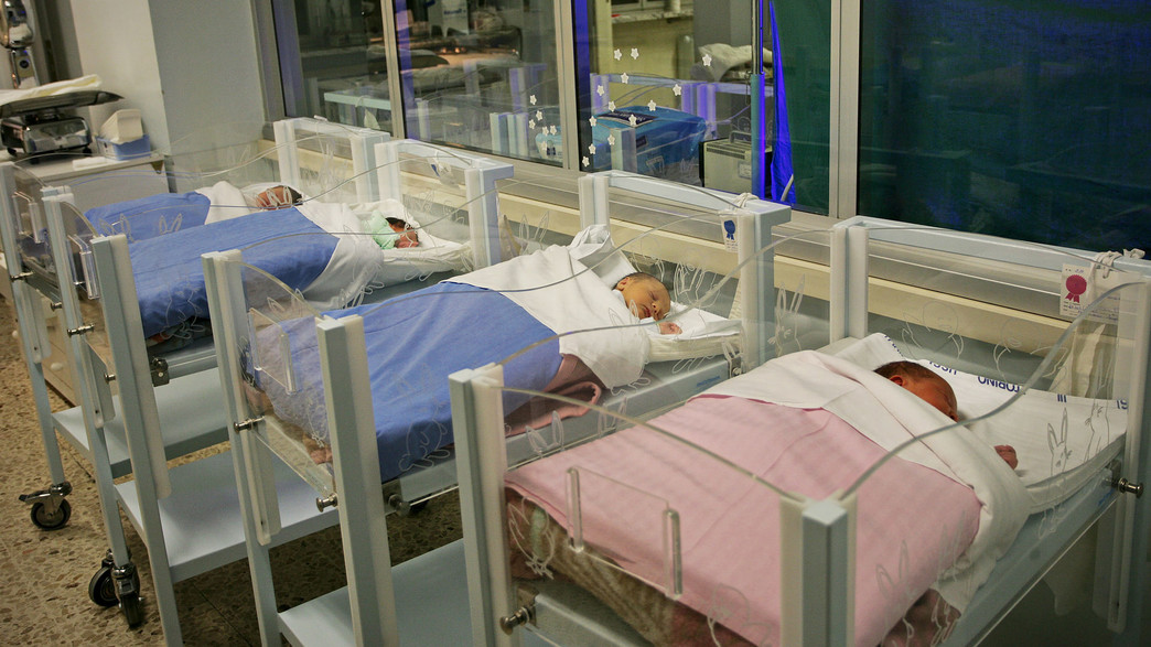 תינוקיה בבית חולים בטורינו, איטליה (צילום: MikeDotta, shutterstock)