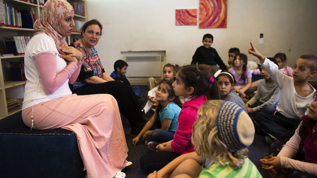 מורות ותלמידים בבית הספר הדו לשוני בירושלים מורות ותלמידים בבית הספר הדו לשוני בירושלים