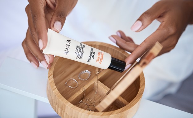AHAVA CC קרם (צילום: אלכס ליפקין) AHAVA CC קרם (צילום: אלכס ליפקין)
