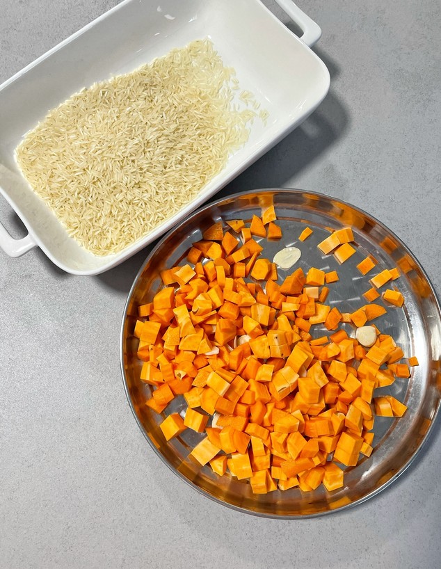 אורז כתום לפני התנור (צילום: רון יוחננוב, mako אוכל)
