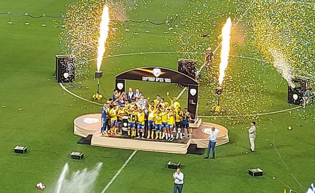 מכבי ת"א מחזיקת גביע המדינה בכדורגל