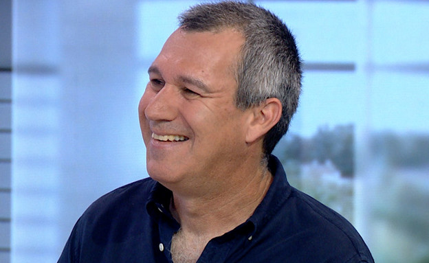 בן שני במסע בעקבות הבת שנולדה מטעות מופלאה