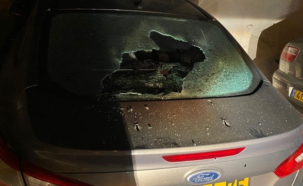 הנזק שנגרם מהירי לרכב של העיתונאי חסן שעלאן