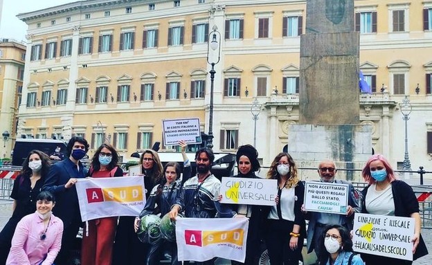 פעילי אקלים איטלקים תובעים את הממשלה (צילום: @ASudOnlus מתוך טוויטר)