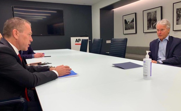 השגריר ארדן עם נשיא AP גארי פרוייט (צילום: ap)