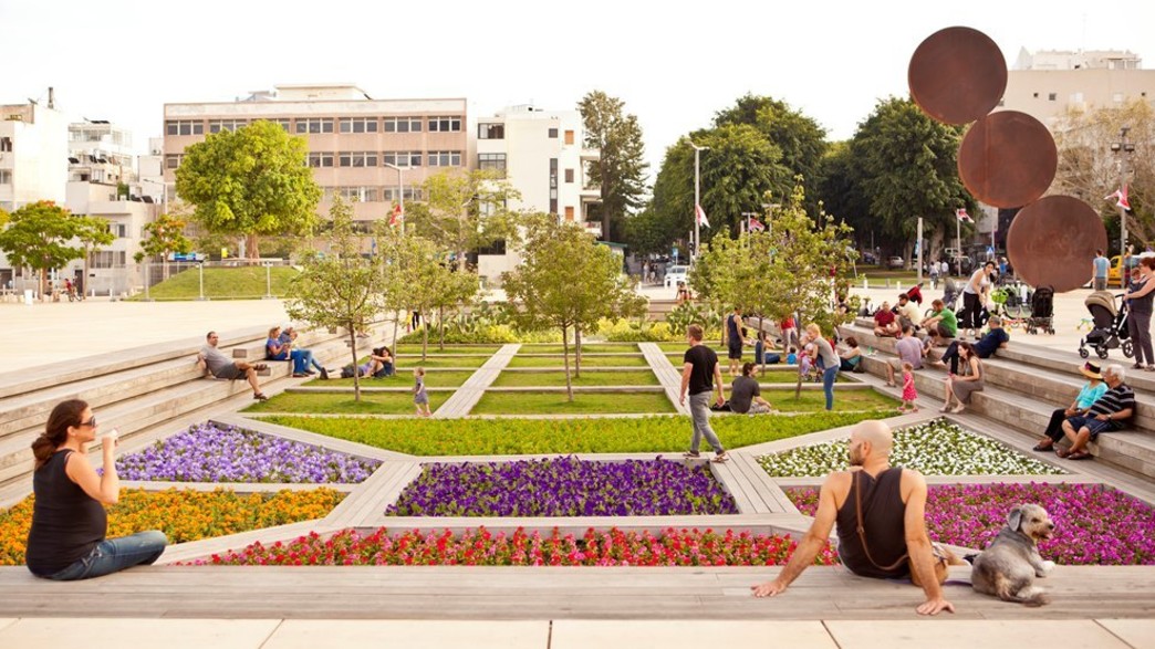 בהשראת דני קרוון, כיכר הבימה בהשראת דני קרוון, כיכר הבימה