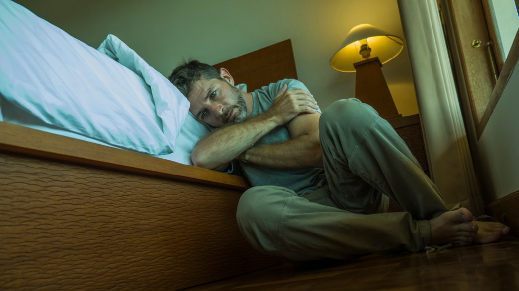 גבר בדיכאון (צילום: TheVisualsYouNeed, Shutterstock)