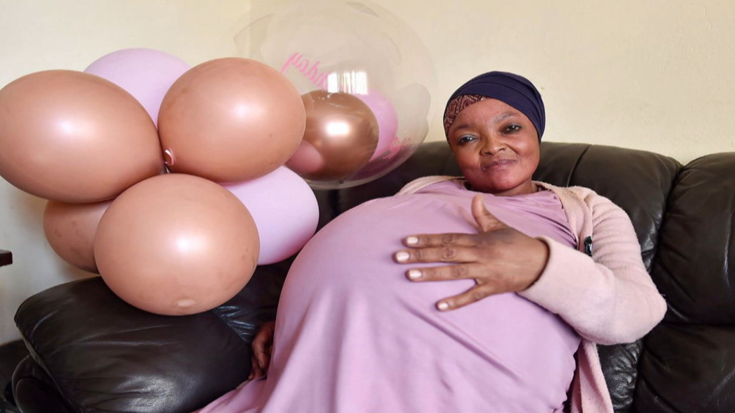 אישה ילדה עשירייה