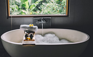 אמבטיה קצף מפנקת (צילום: By Alena Ozerova, shutterstock)