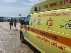שני אחים טבעו בים בנתניה: פעולות החייאה באחד, השני נעדר