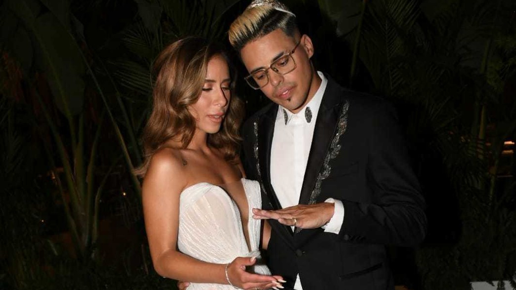 החתן והכלה המאושרים