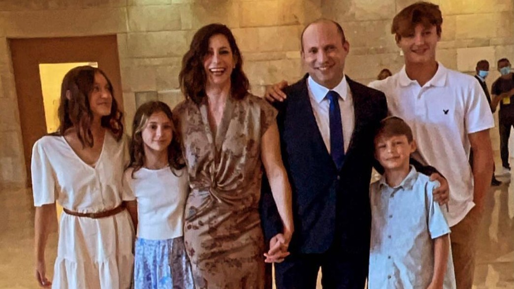 ראש הממשלה נפתלי בנט עם גילת בנט וילדיו ראש הממשלה נפתלי בנט עם גילת בנט וילדיו