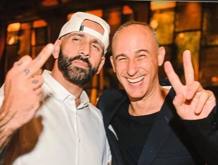 לא ציפינו לזה: אסף אמדורסקי והצל חוגגים יחד