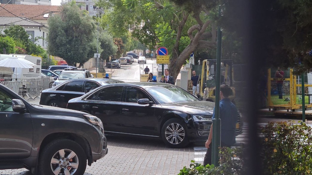 שיירת ראש הממשלה נפתלי בנט יצאה ממעונו ברעננה