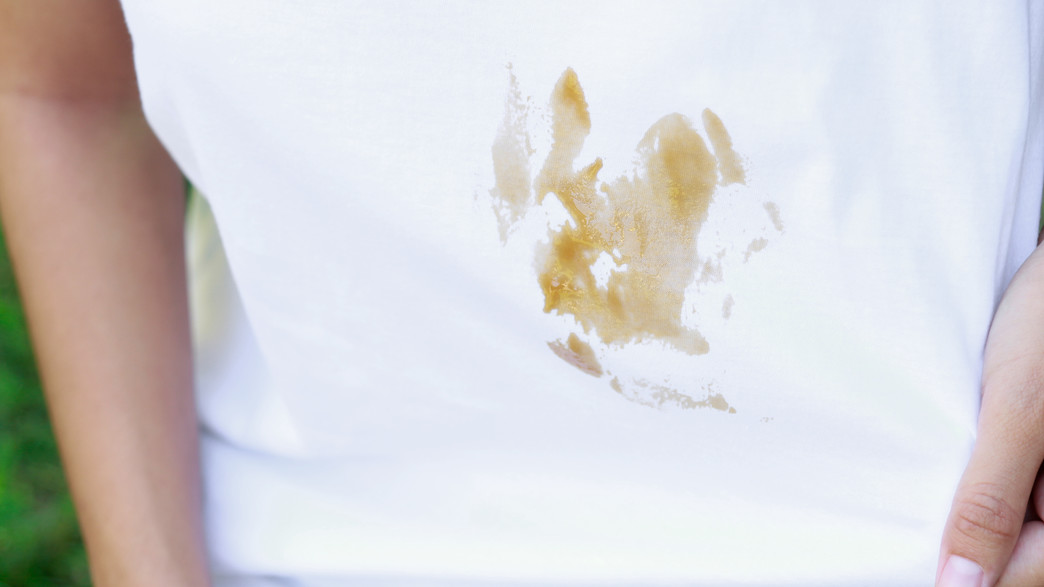 חולצה מוכתמת