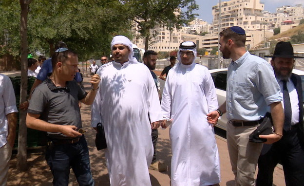 תושבי המפרץ בביקור בישיבה במודיעין עילית (צילום: החדשות12)