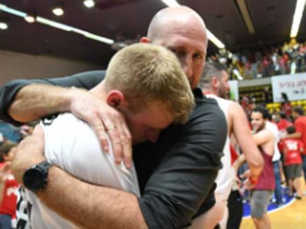 לא יכולים לעצור את הדמעות. (לימור מלינוף)