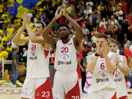 כפו משחק שלישי (אלן שיבר)