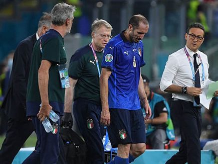 והקפטן נפצע והוחלף (GETTY)