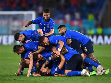 והאזורי העפילו לשמינית הגמר (GETTY)