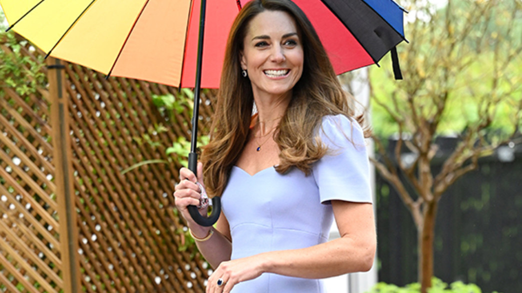 קייט מידלטון עם אקססורי מפתיע קייט מידלטון עם אקססורי מפתיע