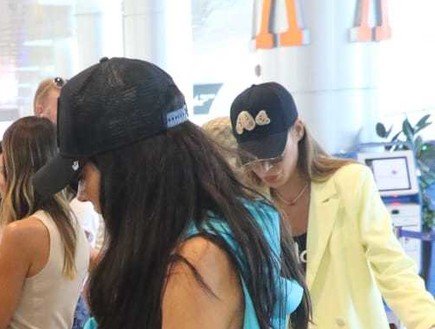 רגע לפני שנחתו במיקונוס