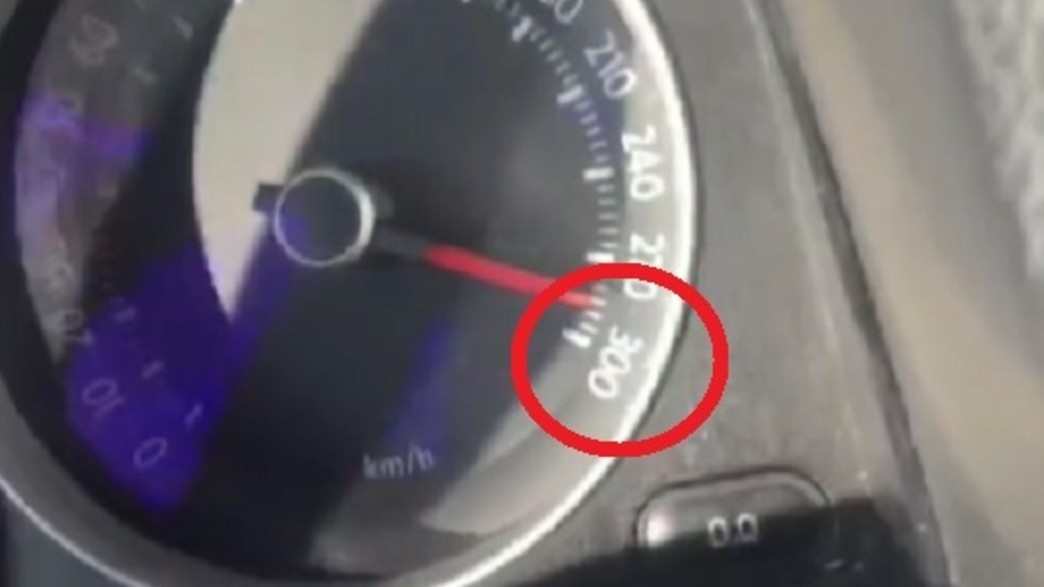 נהג על 300 קמ"ש בכביש אדום נהג על 300 קמ"ש בכביש אדום
